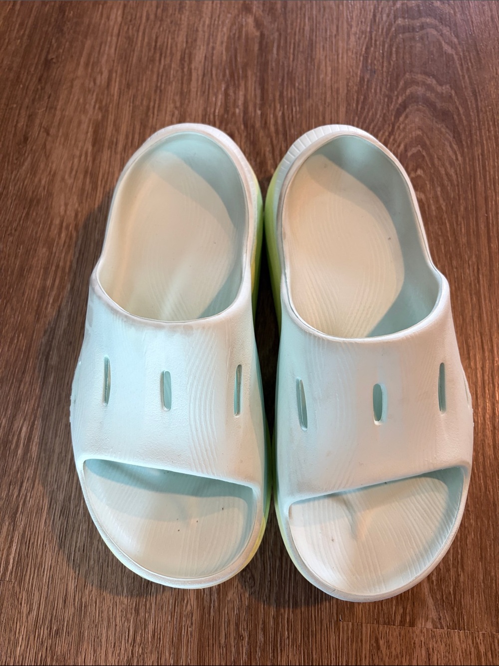 Hoka Ora Recovery Slide 3
